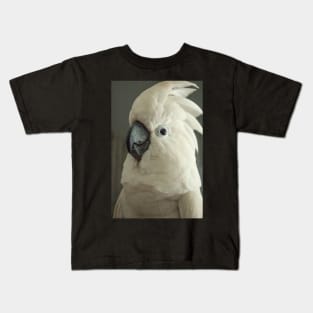 Umbrella cockatoo parrot bird portrait Kids T-Shirt